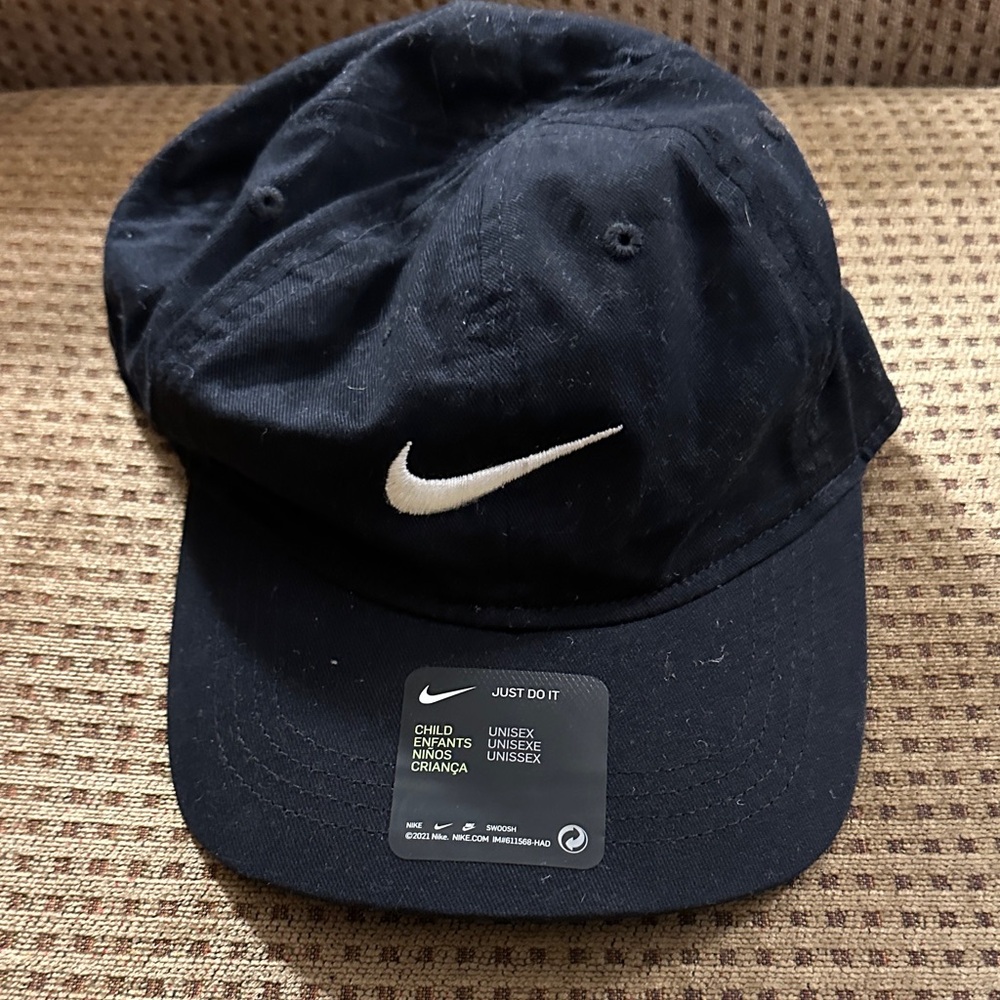 Children’s Nike Black and White Logo Cap